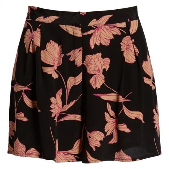 Code X Mode Black Floral pleated shorts - Picture 6 of 10